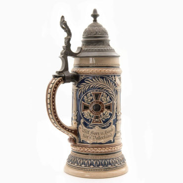 <a href="https://zakladnicazgodovine.si/product/pivski-vrcek-prva-svetovna-vojna/">Pivski vrček – prva svetovna vojna</a> Klasični slog