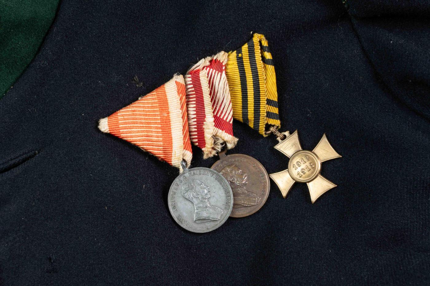 Avstro-Ogrska uniforma: Suknjič 47. mariborskega pehotnega polka. Militarije Avstro-Ogrska uniforma: Suknjič 47. mariborskega pehotnega polka. Militarije