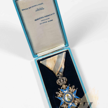<a href="https://zakladnicazgodovine.si/product/red-svetega-save-sv-sava-iv-stopnje/">Red Svetega Save (sv. Sava) IV. stopnje</a> Civilne medalje in značke