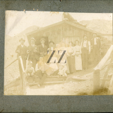 <a href="https://zakladnicazgodovine.si/product/planinstvo-zavetisce-v-gorah-okoli-1900/">Planinstvo: Zavetišče v gorah, okoli 1900.</a> Fotografije