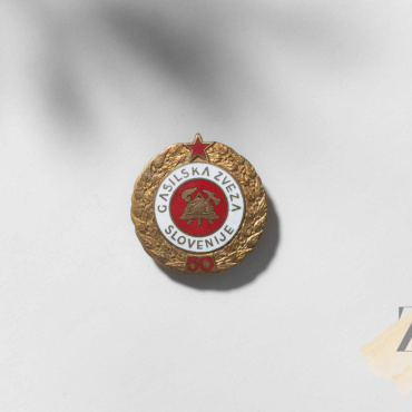 <a href="https://zakladnicazgodovine.si/product/gasilci-znacka-za-50-let-sluzbovanja/">Gasilci: Značka za 50 let službovanja</a> Civilne medalje in značke