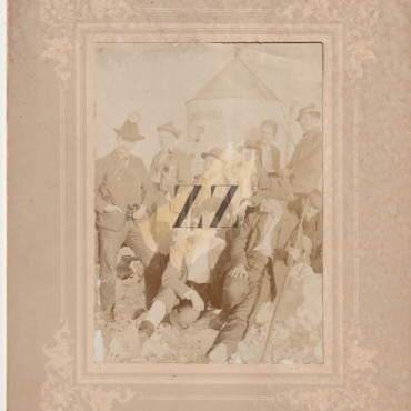 <a href="https://zakladnicazgodovine.si/product/triglav-aljazev-stolp-2/">Triglav: Aljažev stolp</a> Fotografije